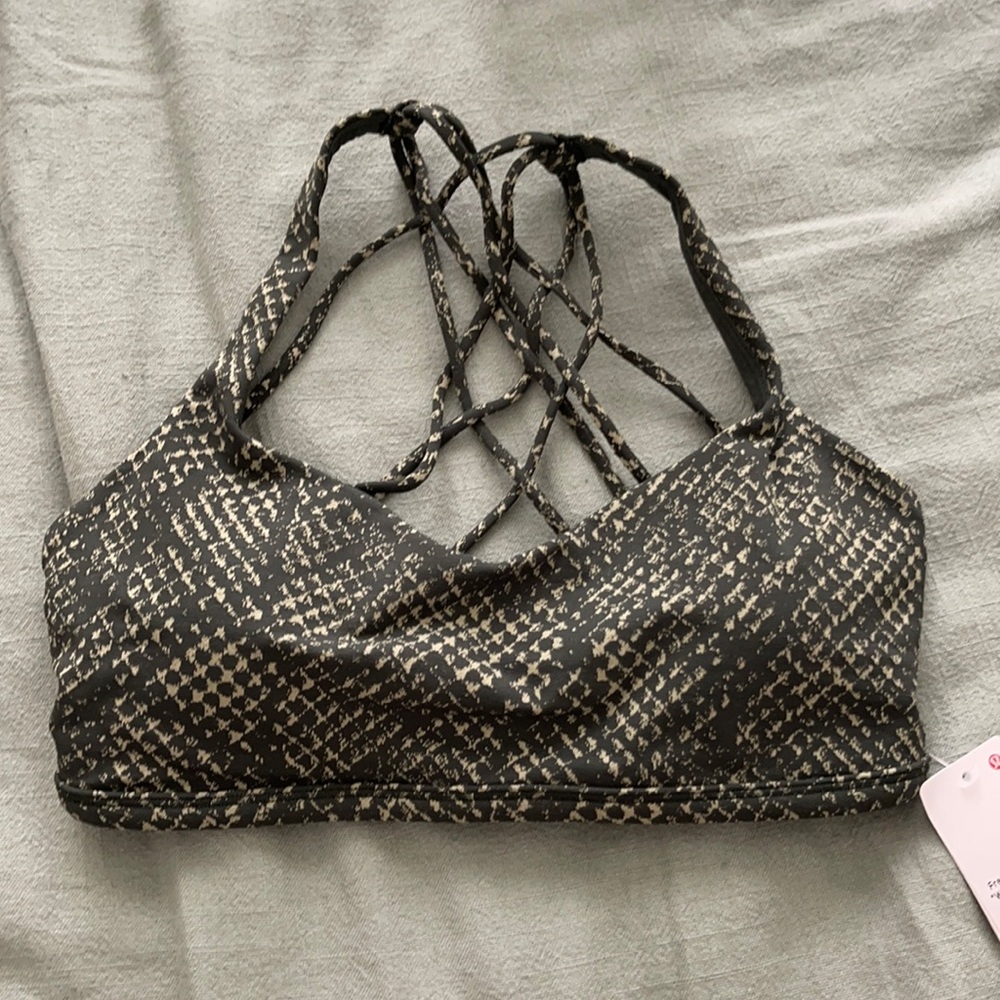 Lululemon Free to Be Bra Wild NWT Size 8 green snake skin print color